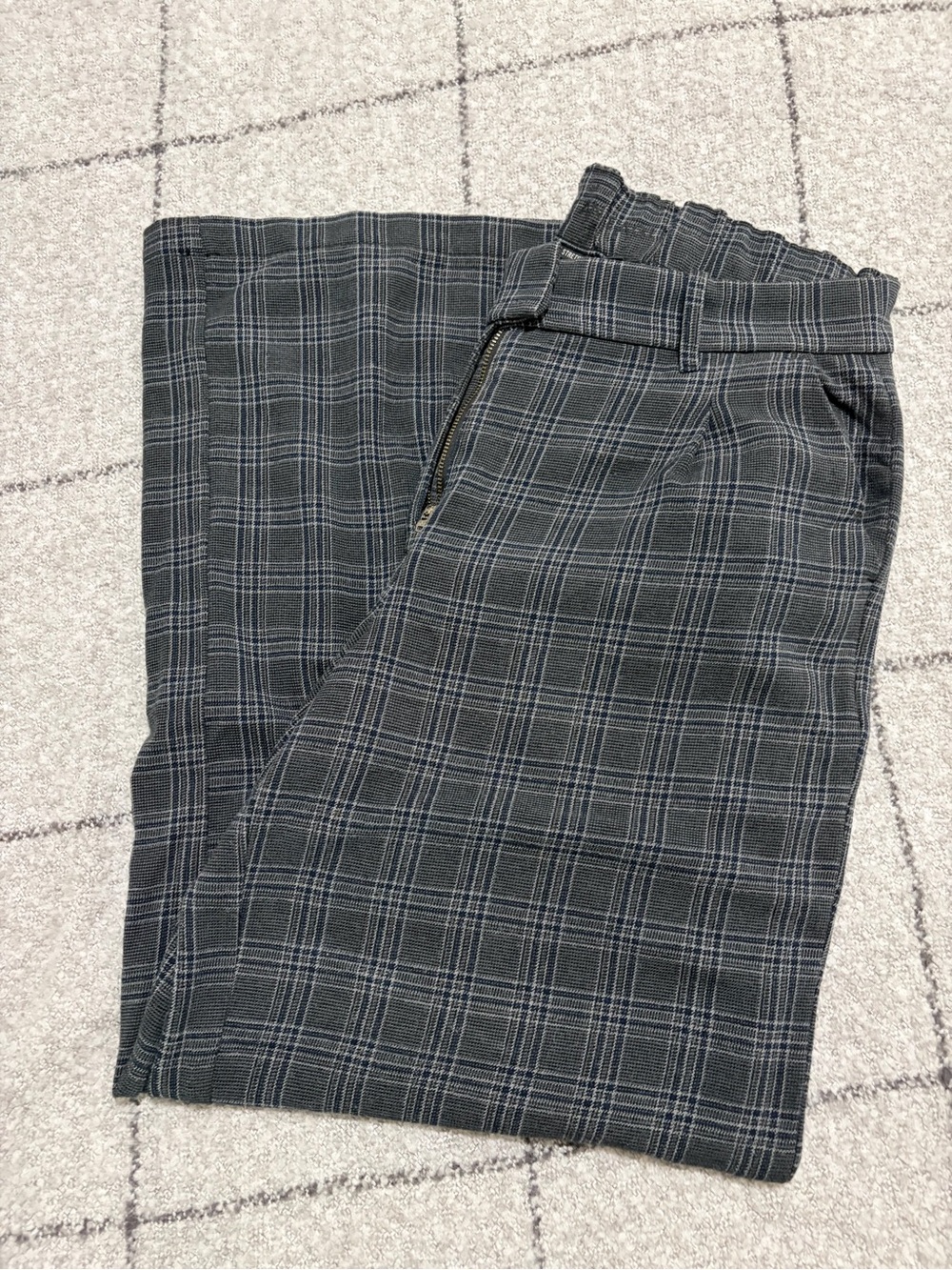 American Eagle Outfitters Plaid Wide-Leg Pants in Black and Gray